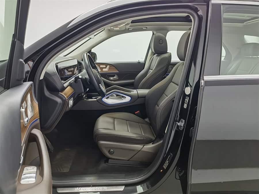 Mercedes-Benz GLE Class New Energy 2021 car image #11