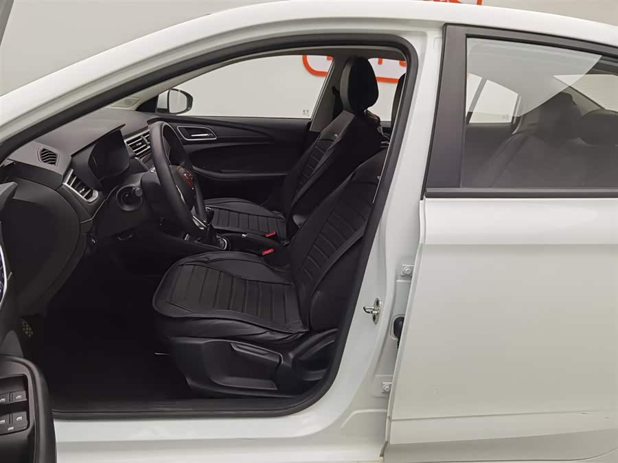 Roewe i5 2020 car image #11