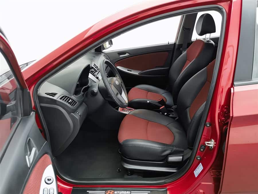 Mazda Reina Hatchback 2015 car image #11