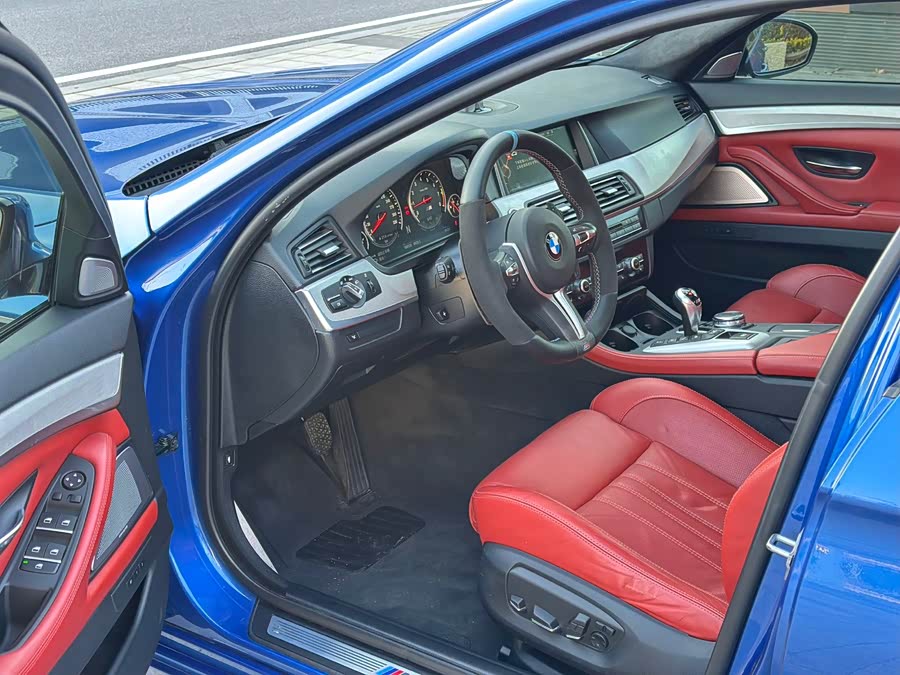 BMW M5 2015 изображение автомобиля #11