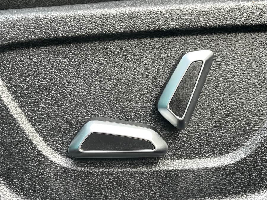 GEELY Coolray 2022 car image #11