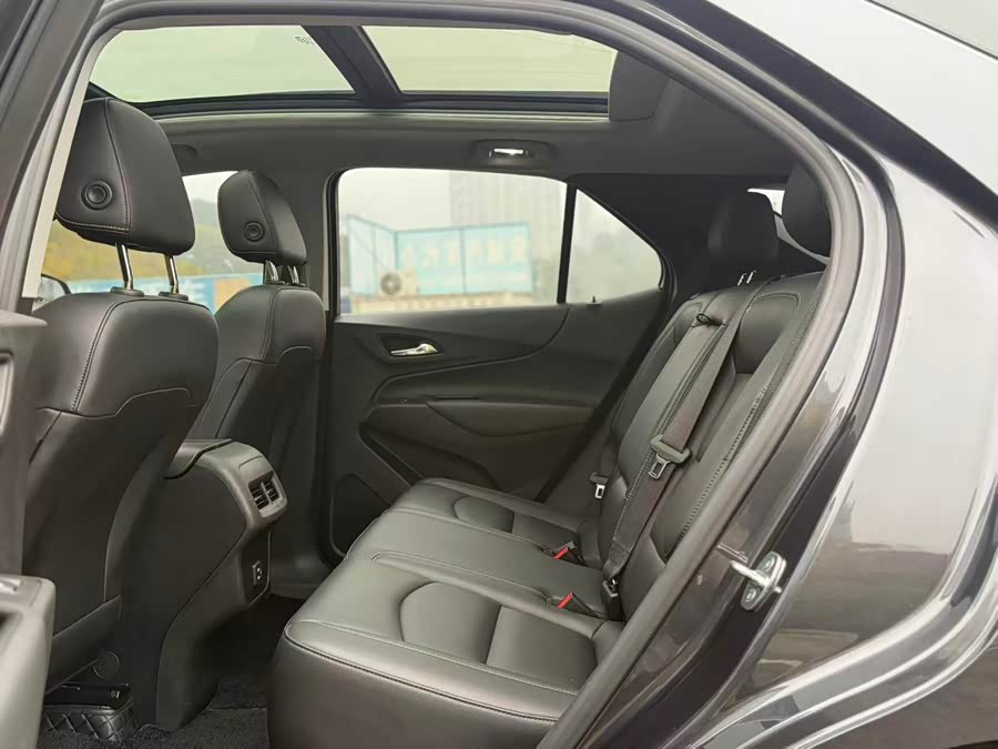 Chevrolet Equinox 2022 car image #11