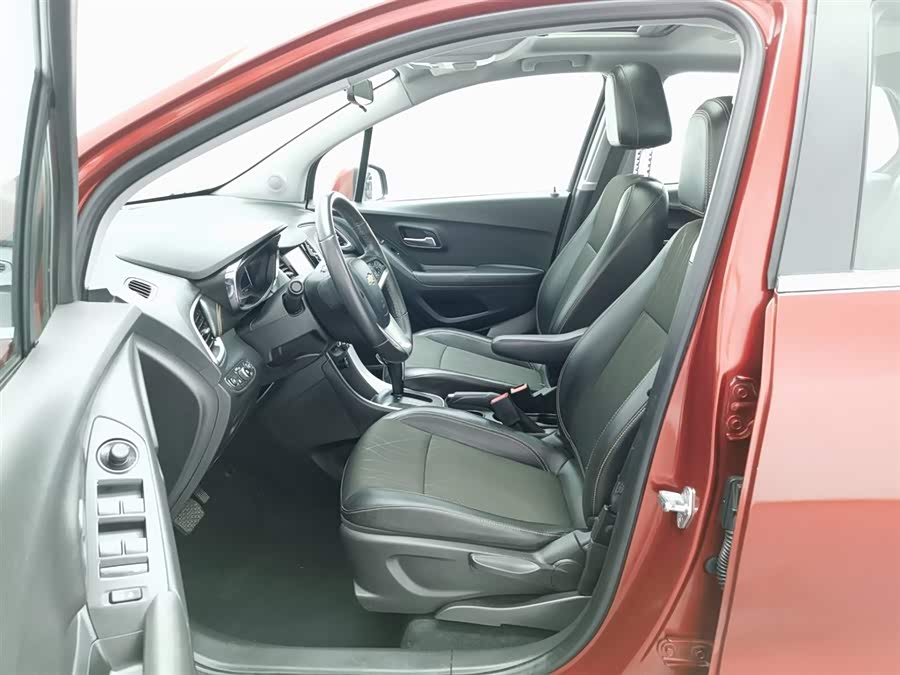 Chevrolet Tracker 2018 immagine di auto #11