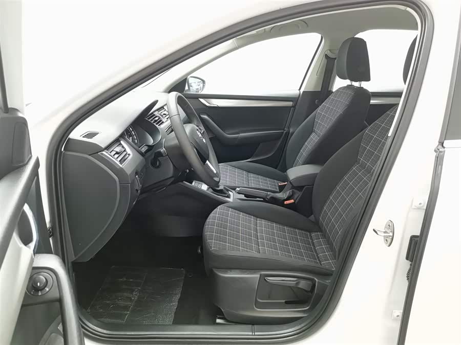 Skoda Octavia 2020 car image #11