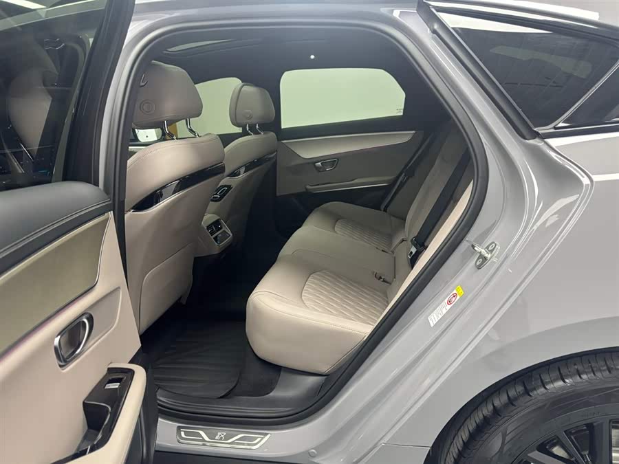 BYD Han 2024 car image #11