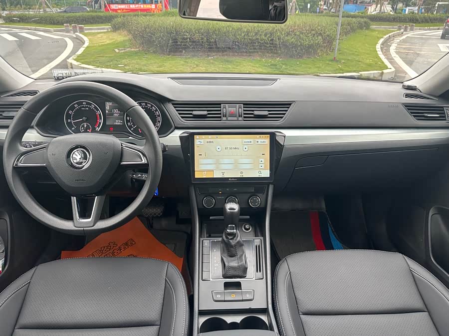 Skoda Superb 2018 #11 Skoda Superb 2018 car image #11