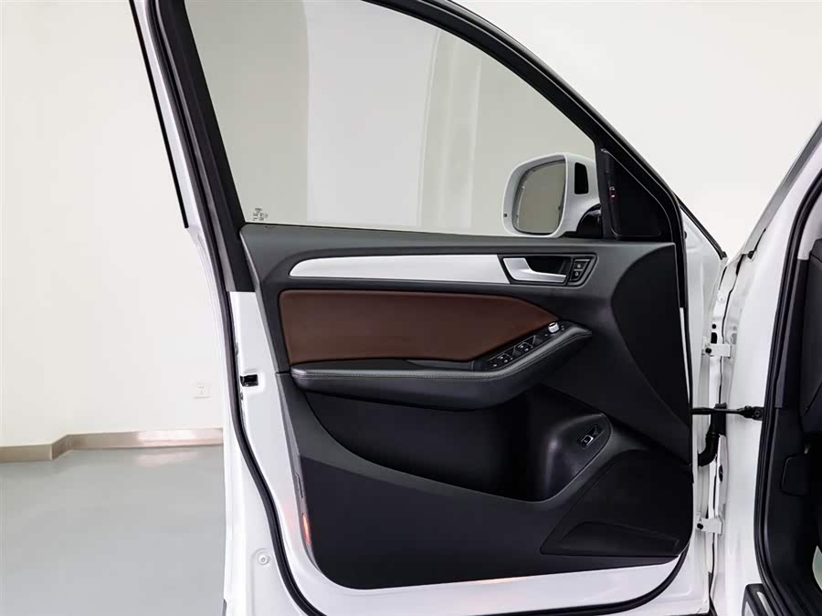 Audi Q5 2017 car image #11