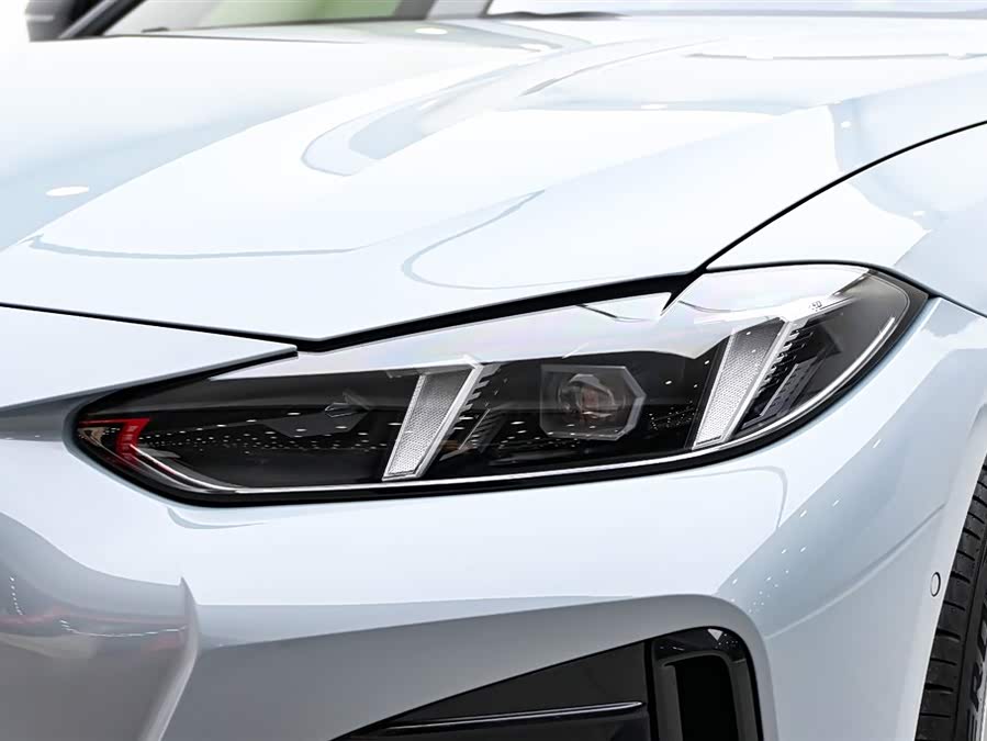 BMW i4 2025 car image #11