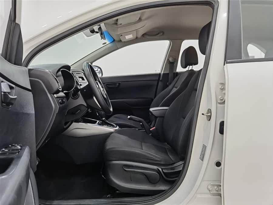 Kia Stonic 2016 car image #11