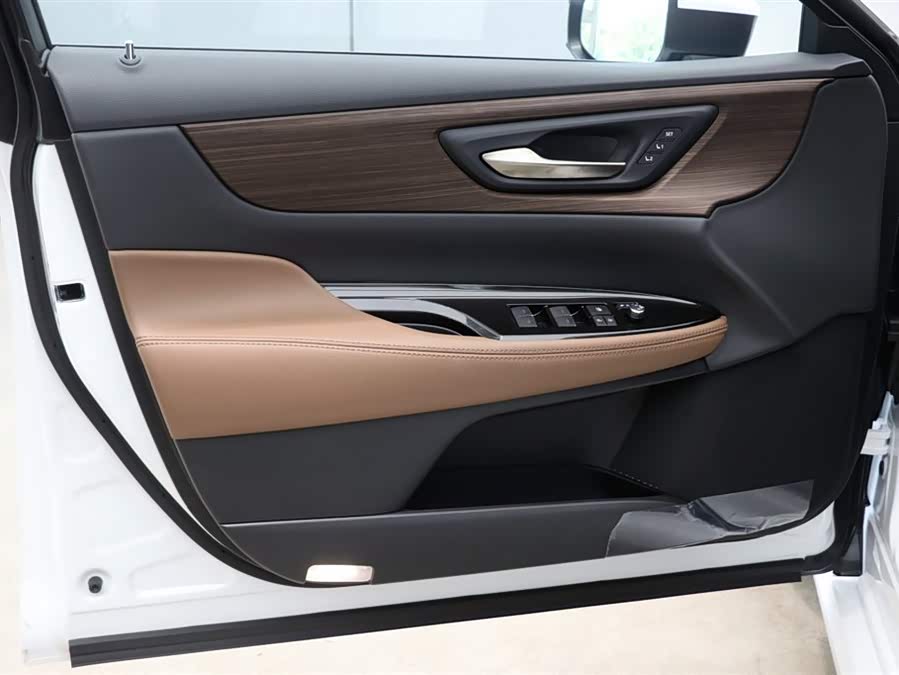 Toyota Crown 2025 صورة سيارة #11