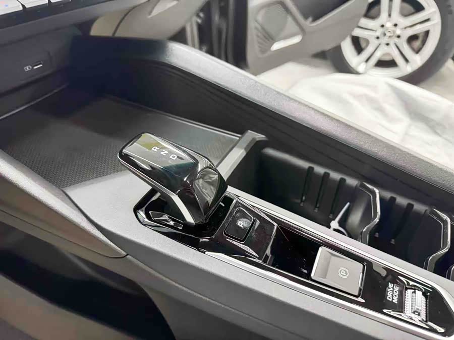 GEELY Binray 2025 car image #11