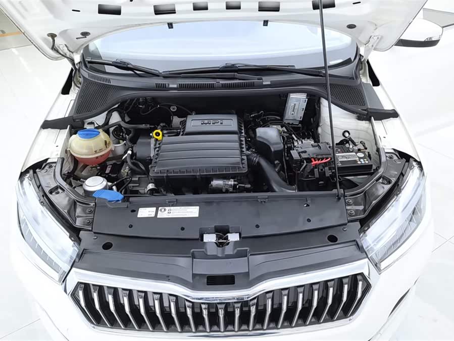 Skoda Rapid 2021 car image #11