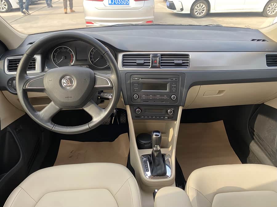 Skoda Rapid 2013 car image #11