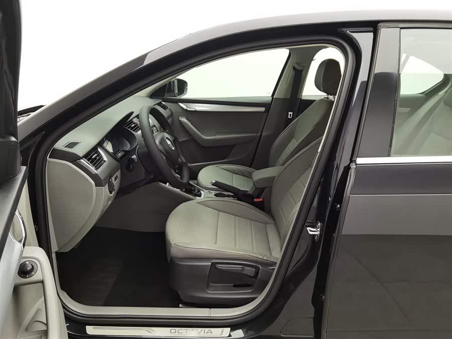 Skoda Octavia 2015 car image #11