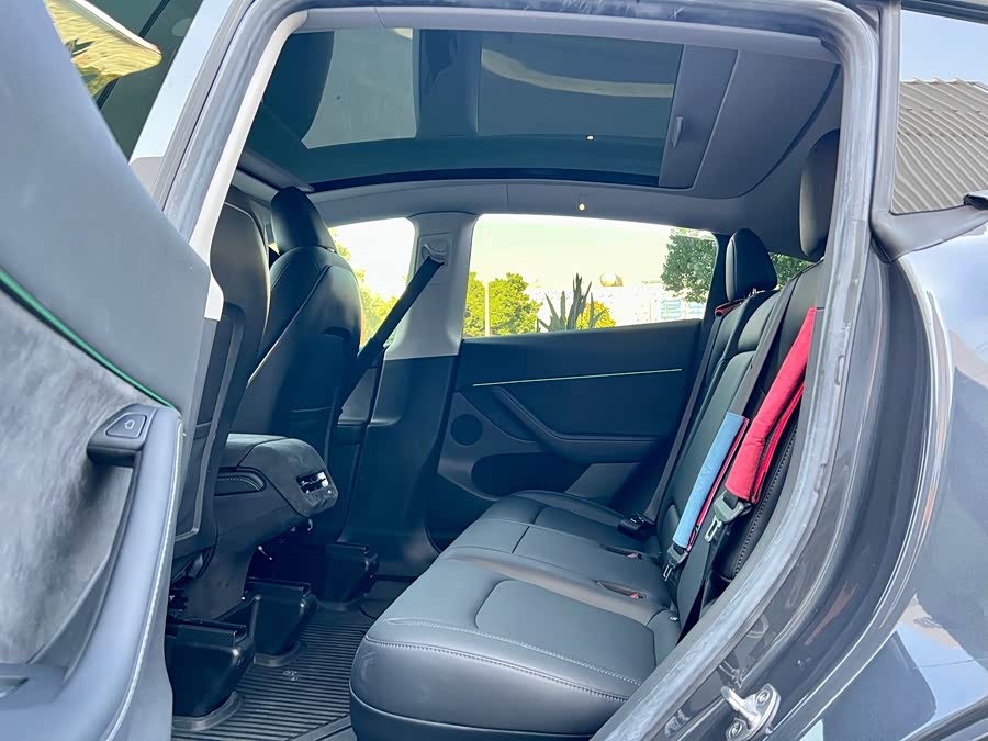 Tesla Model Y 2022 car image #11