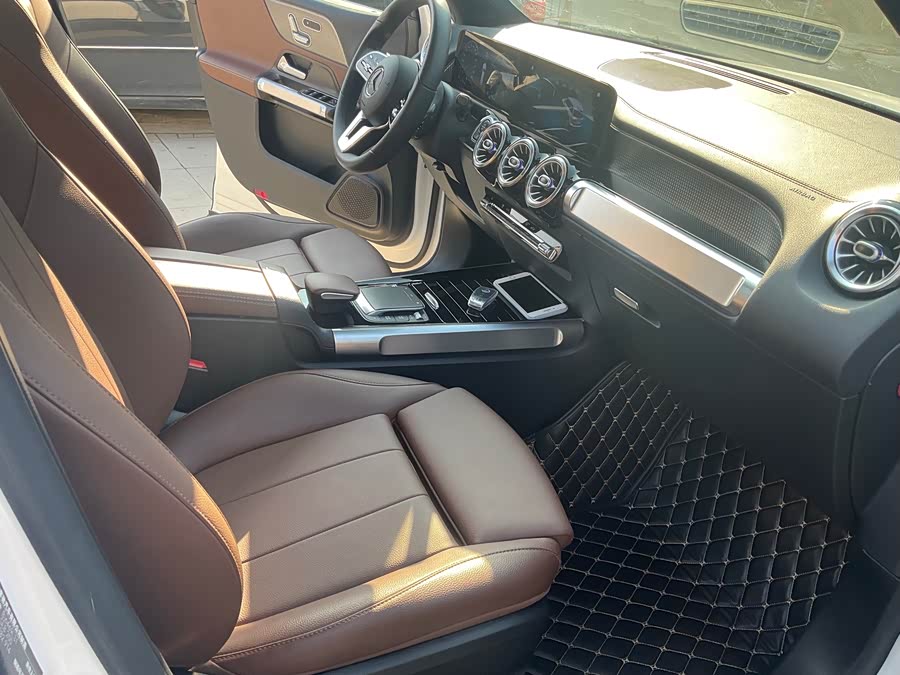 Mercedes-Benz GLB Class 2020 car image #11