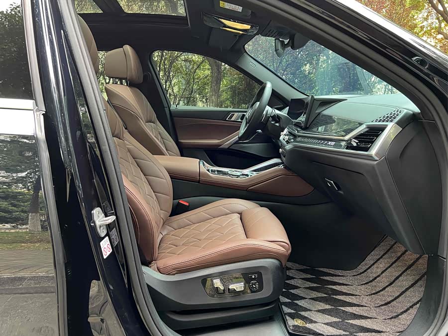 BMW X6 2024 car image #11