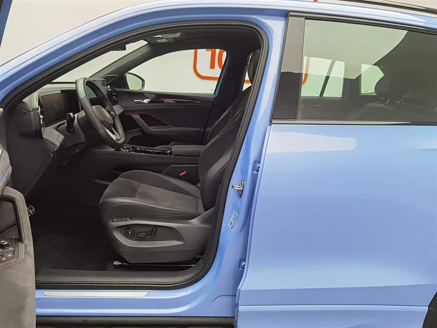 Volkswagen Tiguan L 2024 car image #11