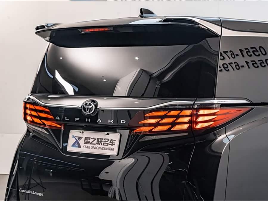 Toyota Alphard 2025 car image #11