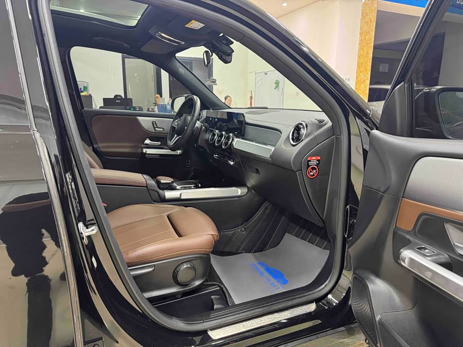 Mercedes-Benz GLB Class 2021 car image #11