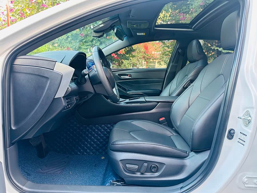 Toyota Avalon 2023 car image #11
