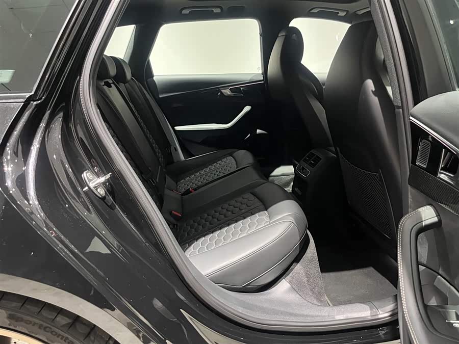 Audi RS 4 2023 #11 Audi RS 4 2023 car image #11