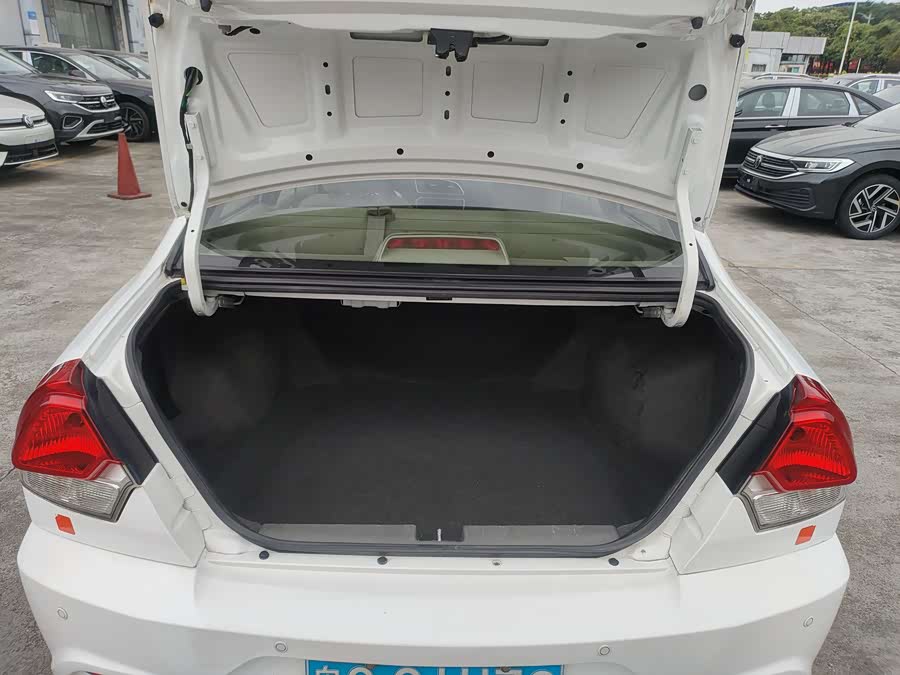 Soueast V3 Lingyue 2015 #11 Soueast V3 Lingyue 2015 car image #11