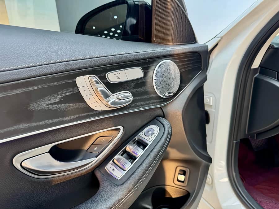 Mercedes-Benz C Class 2020 car image #11