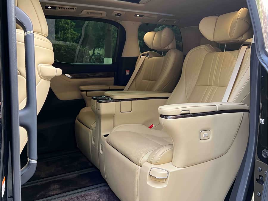 Toyota Alphard 2023 #11 Toyota Alphard 2023 car image #11