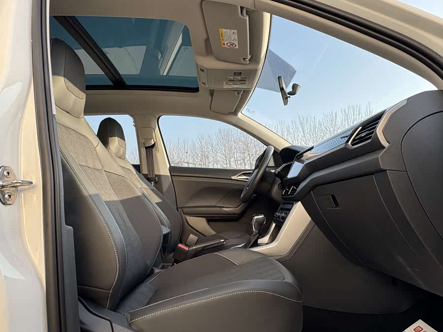 Volkswagen T-Cross 2021 car image #11