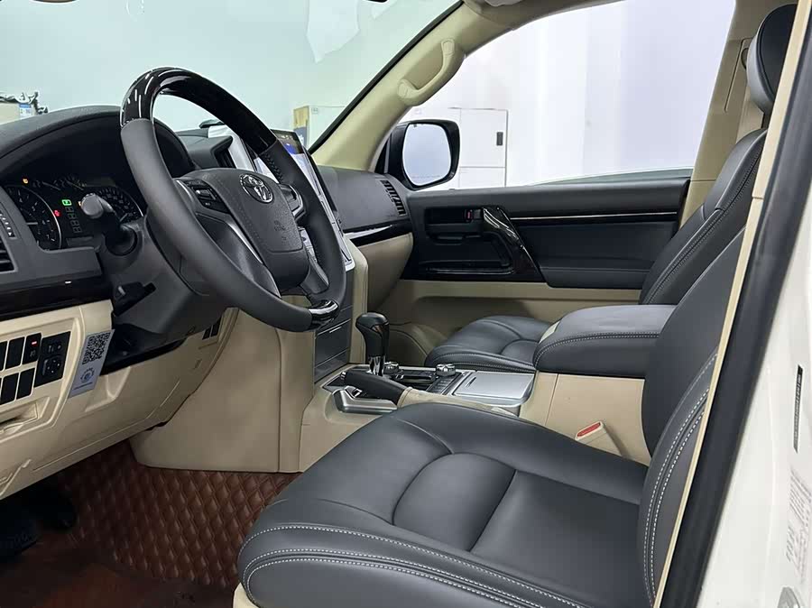 Toyota Land Cruiser 2019 #11 Toyota Land Cruiser 2019 car image #11