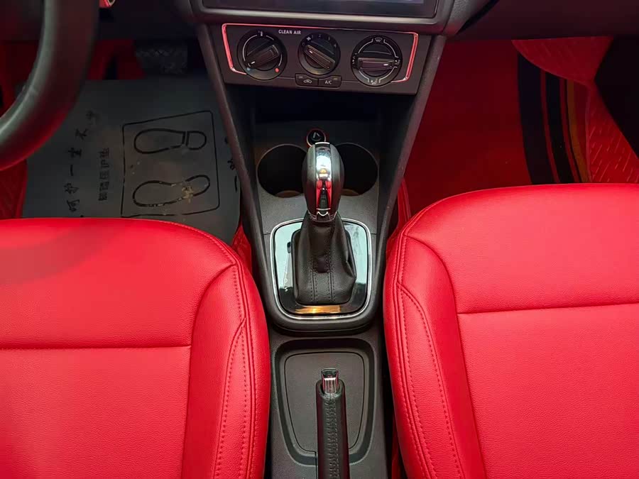 Volkswagen Polo 2016 car image #11