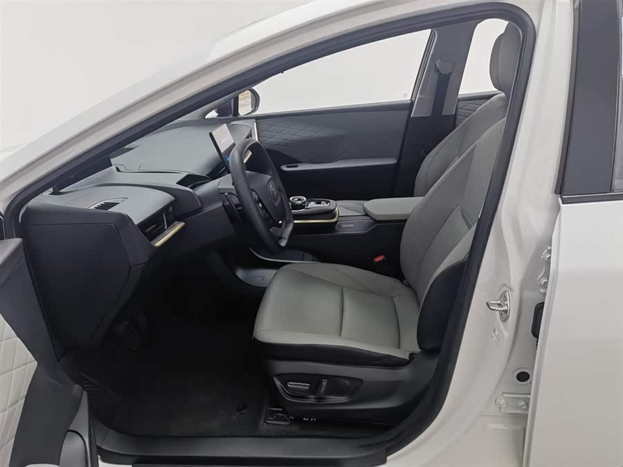 Toyota bZ3 2024 immagine di auto #11