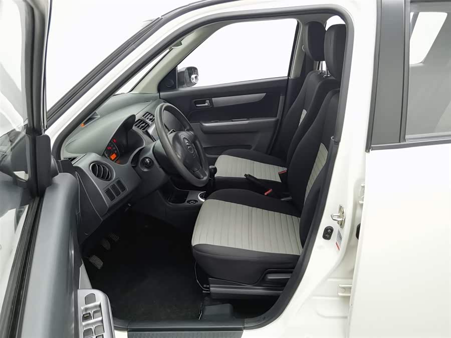 Suzuki Swift 2015 car image #11