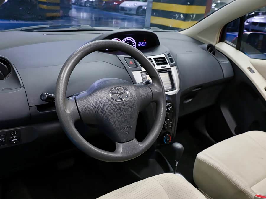 Toyota Yaris 2013 #11 Toyota Yaris 2013 car image #11