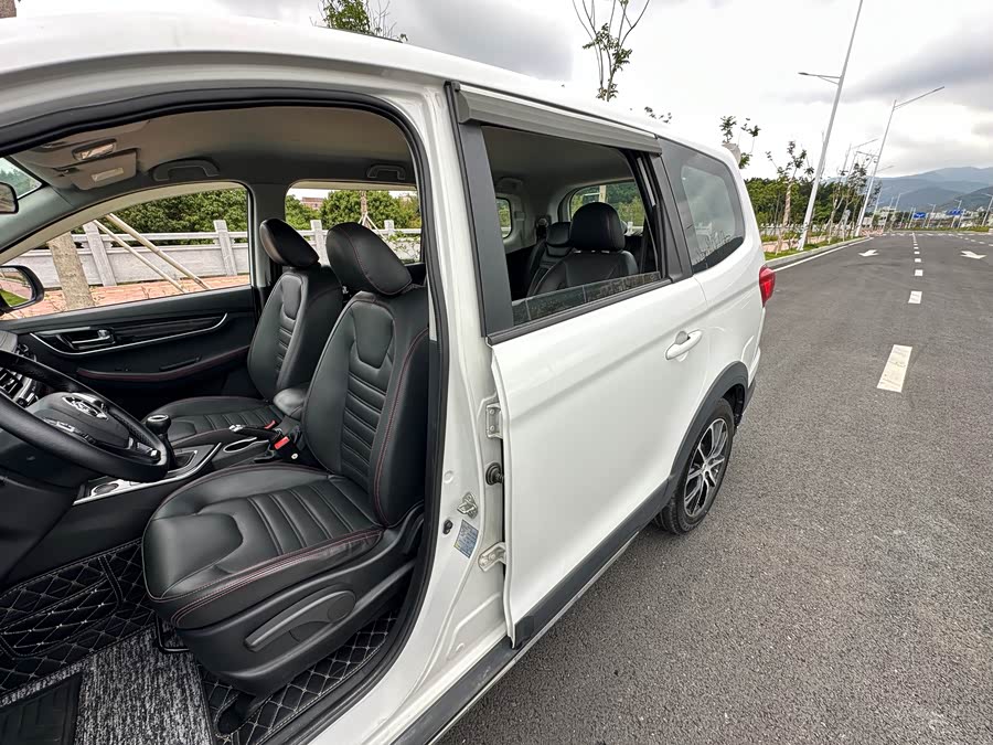 Forthing SX6 2020 #11 Forthing SX6 2020 car image #11