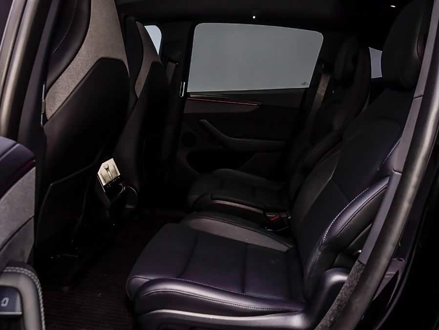 特斯拉 Model Y L 2025 汽车图片 #11