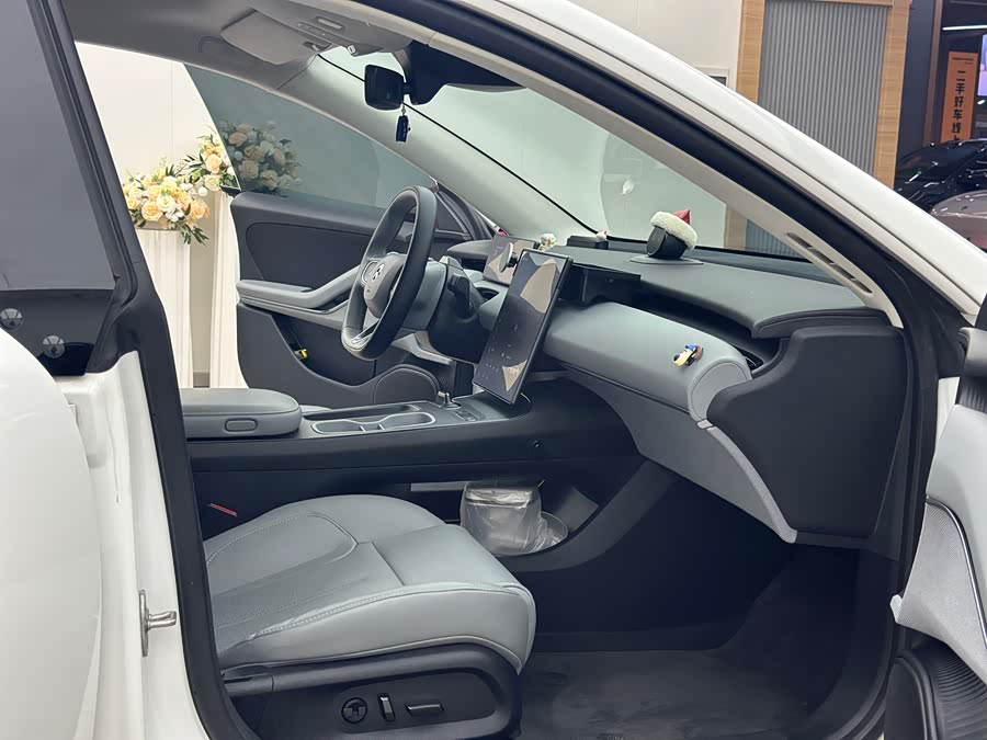 NIO ET5 2023 car image #11