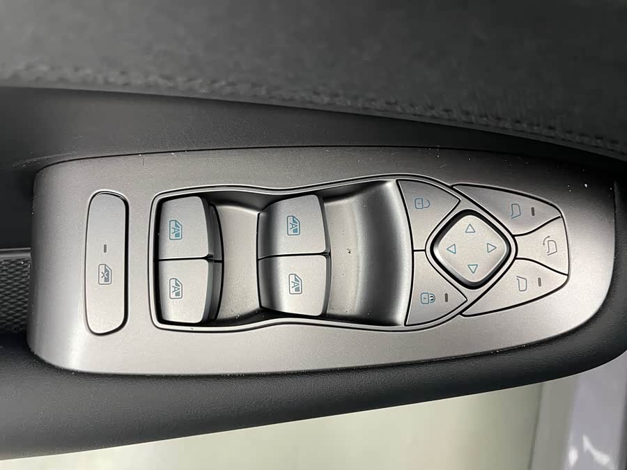 BYD Sea Lion 05 EV 2025 car image #11