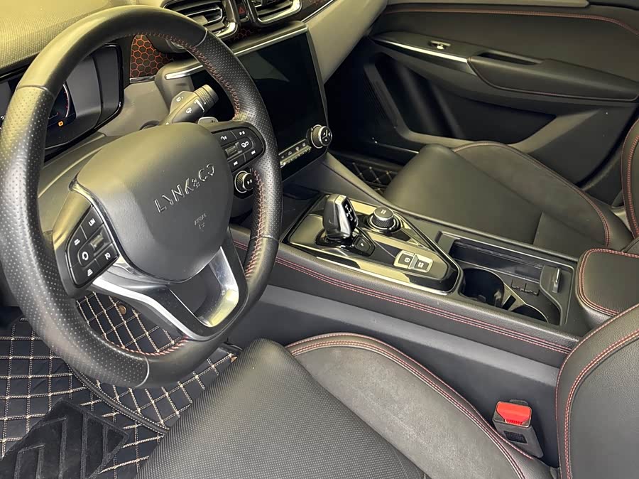 Lynk & Co 03 2019 car image #11