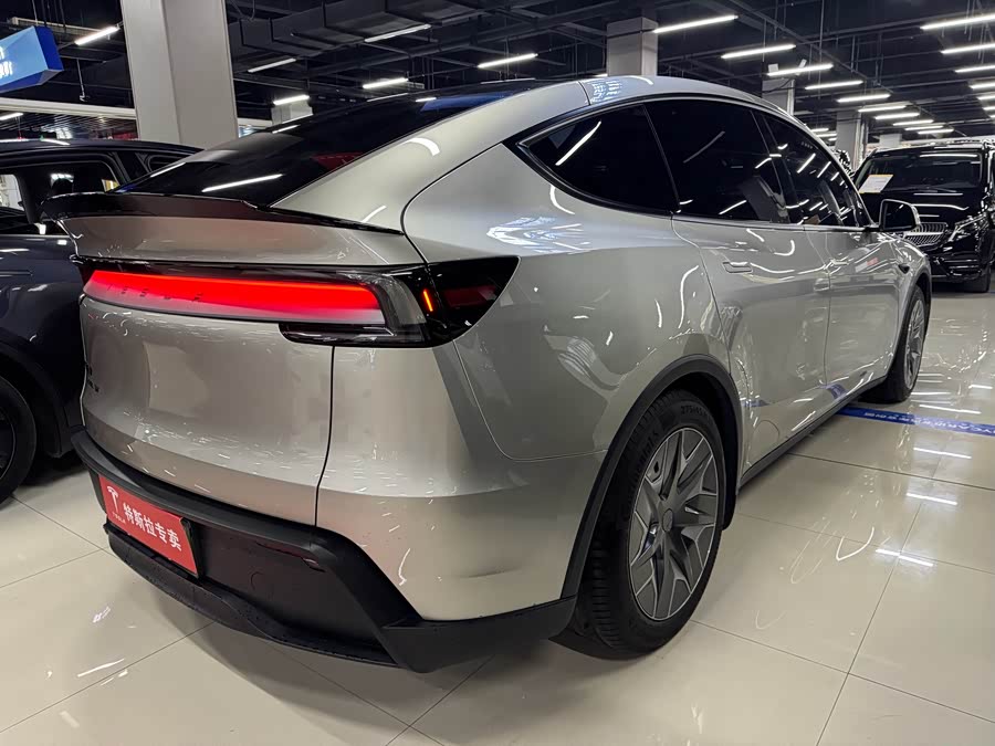 特斯拉 Model Y L 2025 汽车图片 #11
