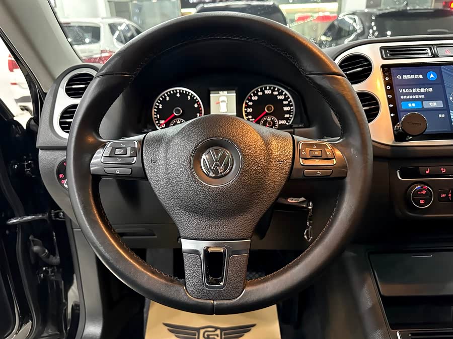 Volkswagen Tiguan 2014 car image #11