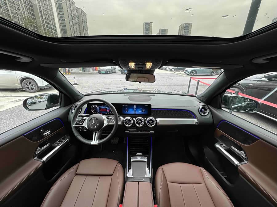 Mercedes-Benz GLB Class 2025 car image #11