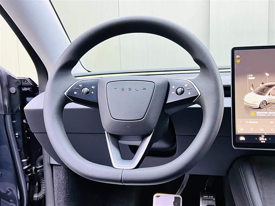 Tesla Model 3 2024 car image #11