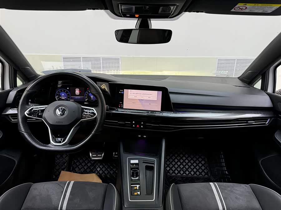 Volkswagen Golf 2023 car image #11