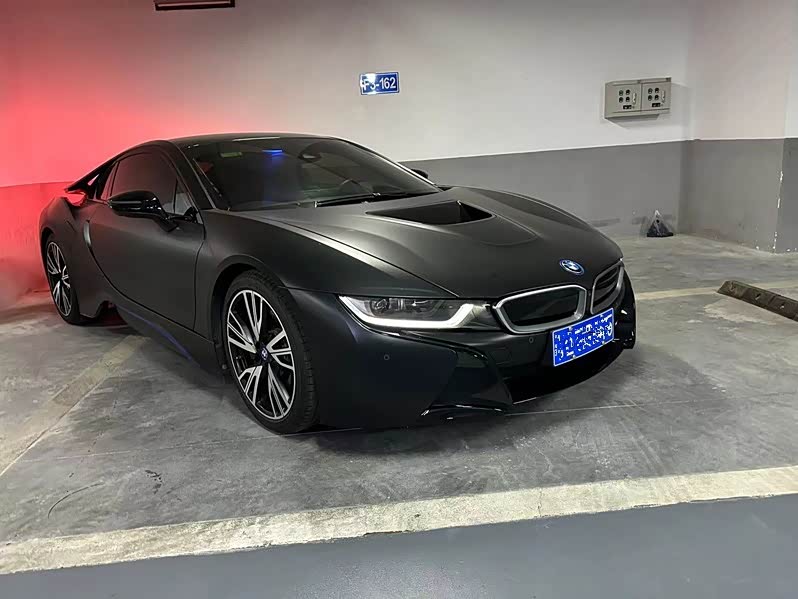 BMW i8 2018 car image #11