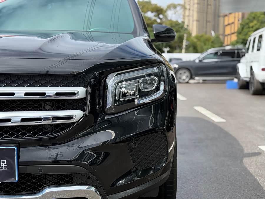 Mercedes-Benz GLB Class 2025 car image #11