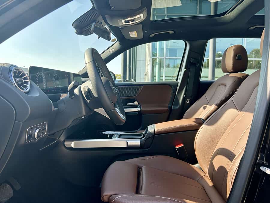 Mercedes-Benz GLB Class 2025 car image #11