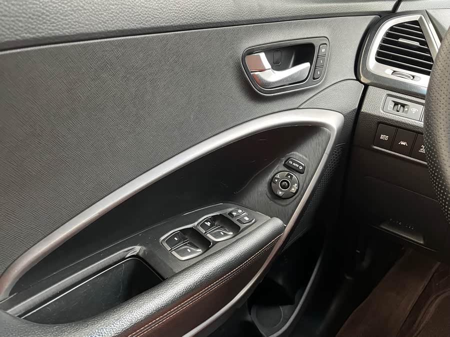 Hyundai Santa Fe 2013 car image #11