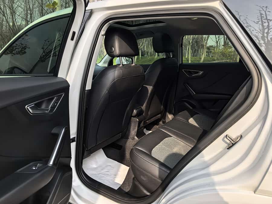 Audi Q2L 2021 car image #11